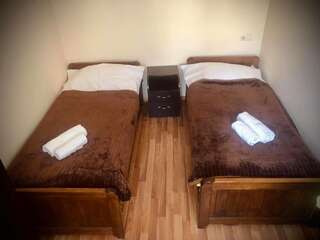 Гостевой дом - Cozy 2 BR Apartment In Mestia - Местиа Стандартный двухместный номер с 2 отдельными кроватями-1